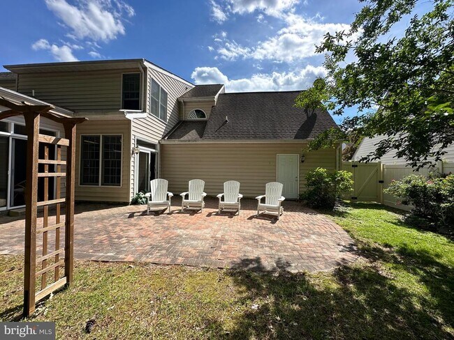 Building Photo - 28405 Pinehurst Cir