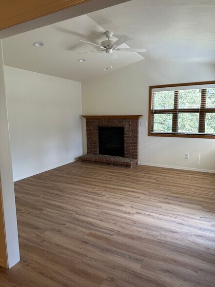 Building Photo - N420 Kilsdonk Ct