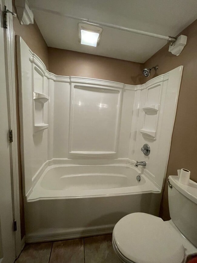 Building Photo - COMING IN AUGUST! Attractive Condo, Lots o...