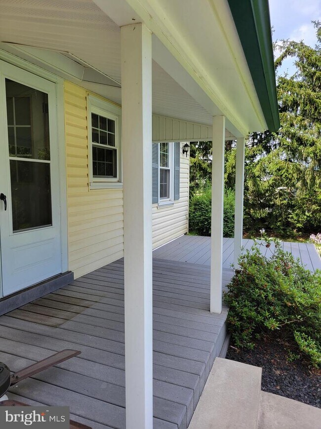 Building Photo - 994 Gravel Pike