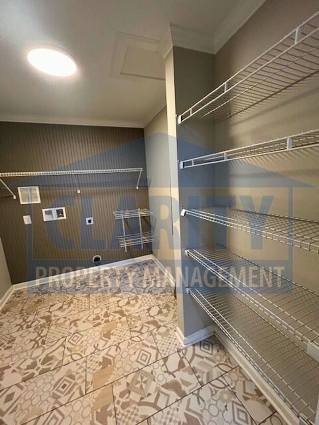 Building Photo - Centrally located, three bedroom home!