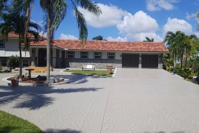 Building Photo - 11081 SW 30th Ct