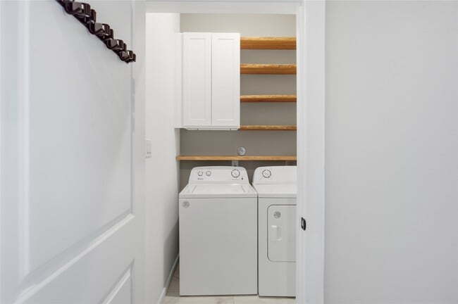 Building Photo - 6728 Parker Grv Ln