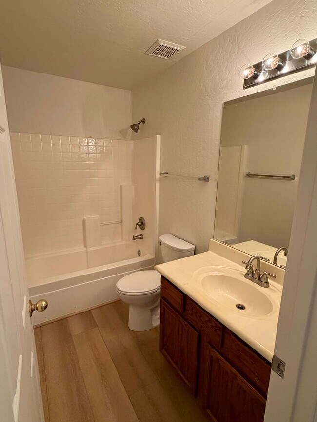 Building Photo - Gilbert 3 Bed, 2 Full Bath Single Story Home