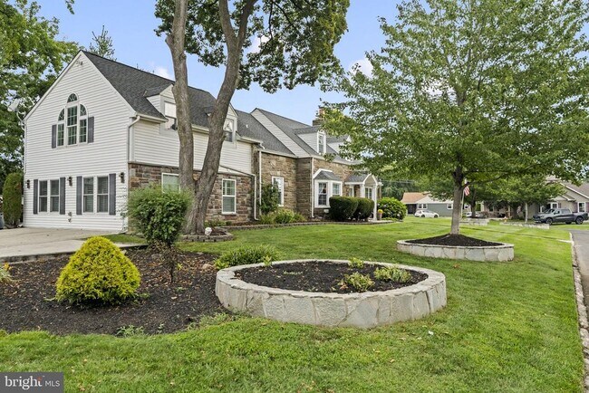 Building Photo - 79 Manor Cir