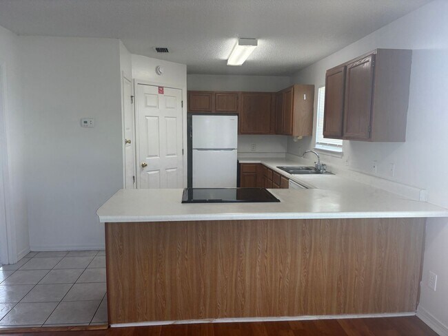 Building Photo - 565 Florosa Ct