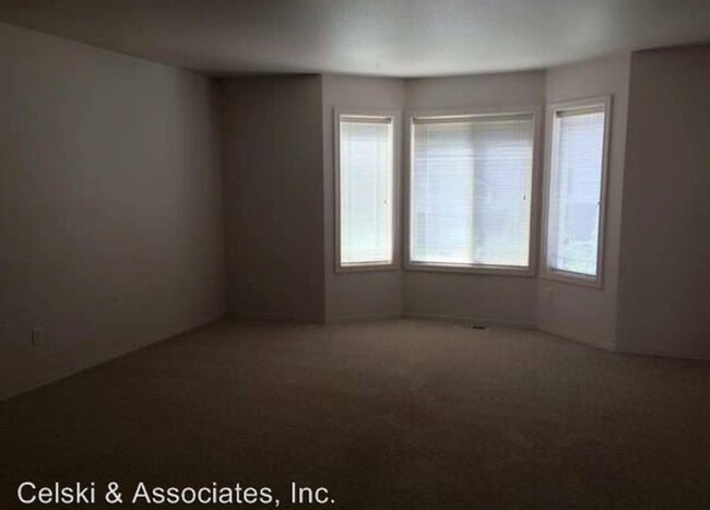 Building Photo - 2 bedroom 2.5 bath townhouse in Pasco! BON...