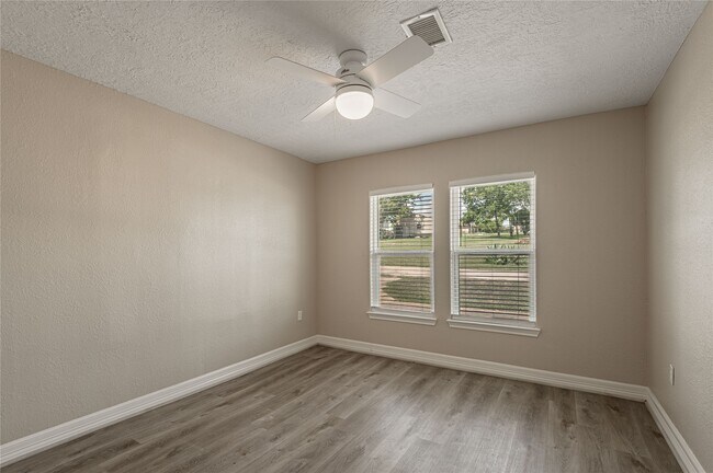 Building Photo - 280 Crestmont St