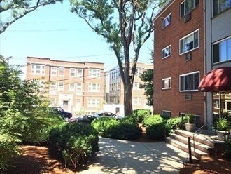 Building Photo - 233 Kelton St