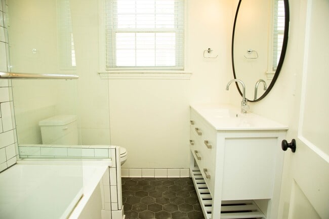 Building Photo - 4 Bedroom House Available Near Scott Stadi...