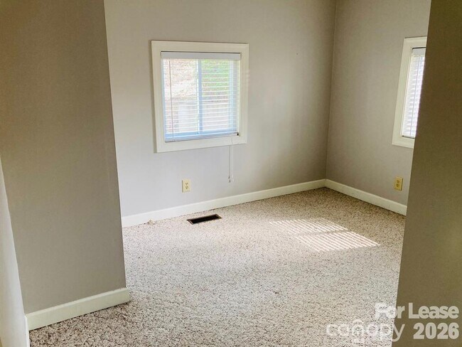 Building Photo - 232 Hermance Ln