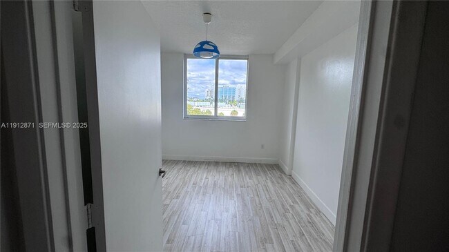 Building Photo - 18800 NE 29th Ave