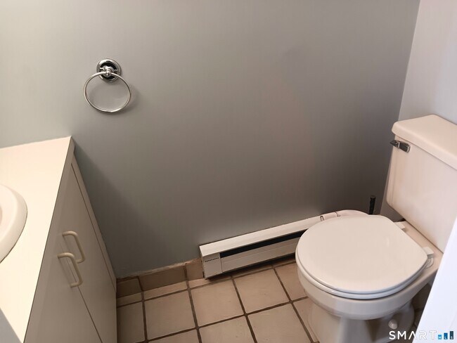 Building Photo - 585 Park Rd