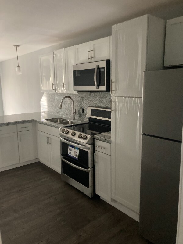 Building Photo - 2109 Kerria Ave