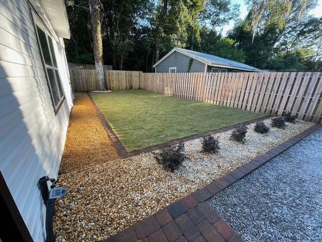 Building Photo - Peaceful Retreat! Just minutes from Niceville!