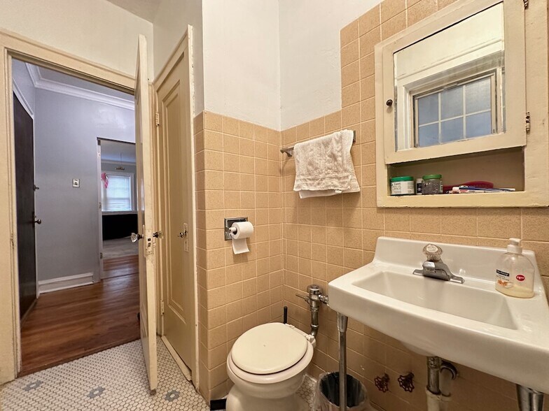 Building Photo - 5642 N Kimball Ave