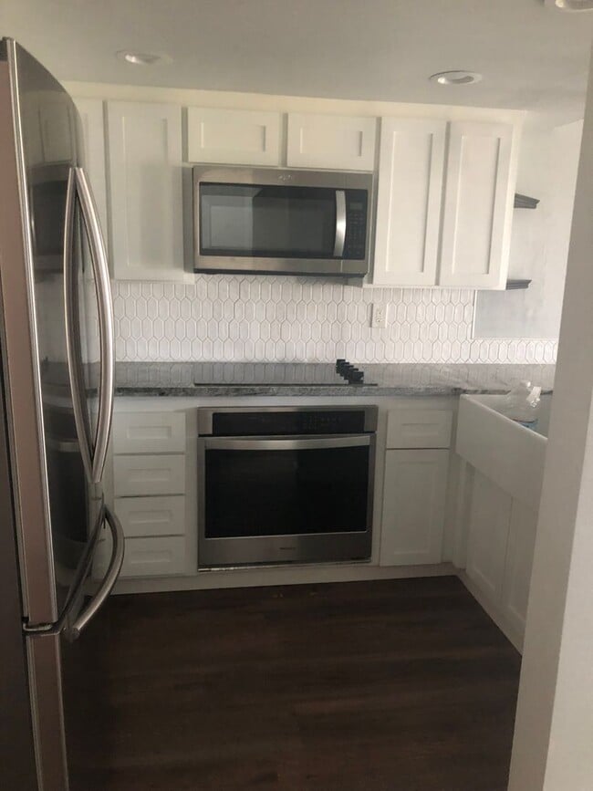 Building Photo - 3 bedroom 2 bathroom Condo in Helendale!