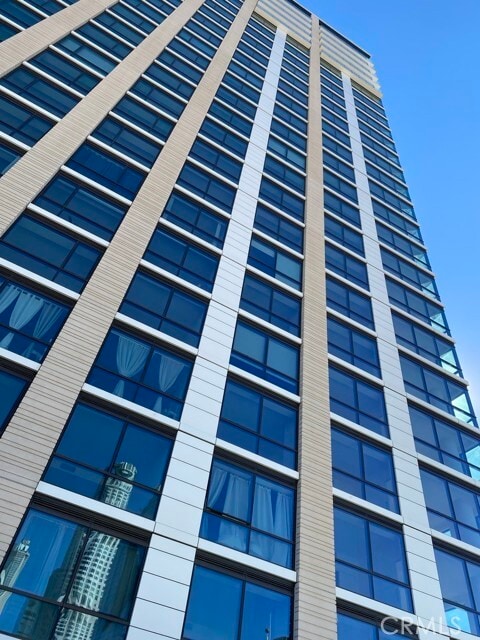 Building Photo - 400 S Broadway