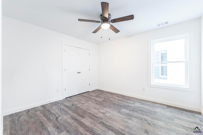 Building Photo - 104 Leisure Pointe