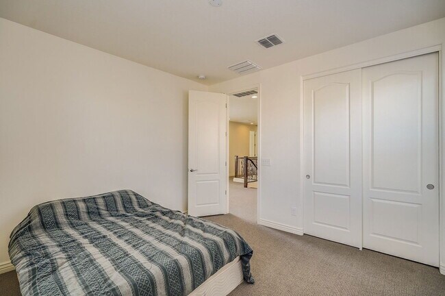 Building Photo - 4529 E Vista Bonita Dr