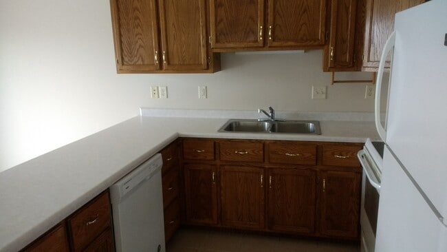 Building Photo - 1025 Pine Cone Ln