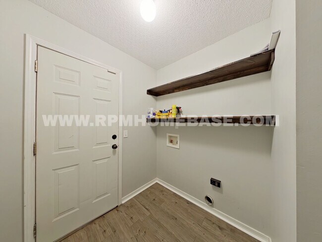 Building Photo - 1326 Jeffrine Dr