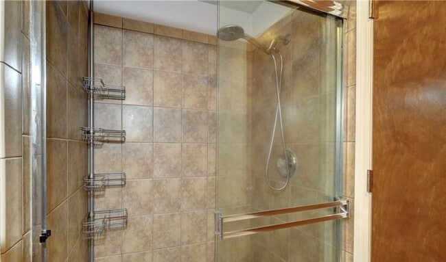 Building Photo - Charming 2 BR 2 Ba Apartment/Condo