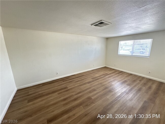 Building Photo - 210 S Mallard St