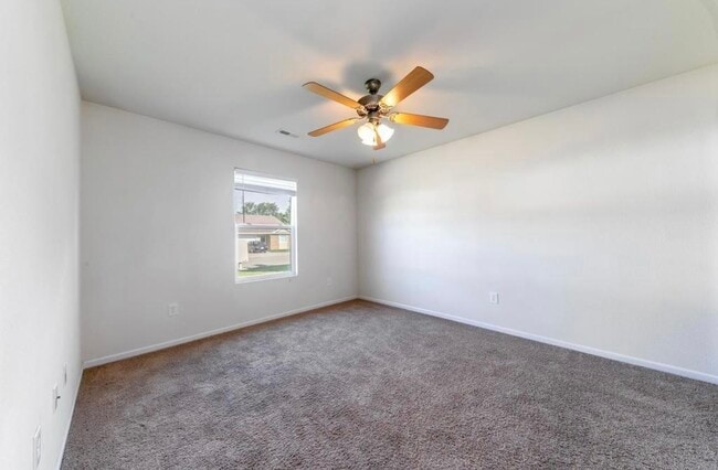 Building Photo - 609 Grainfield St