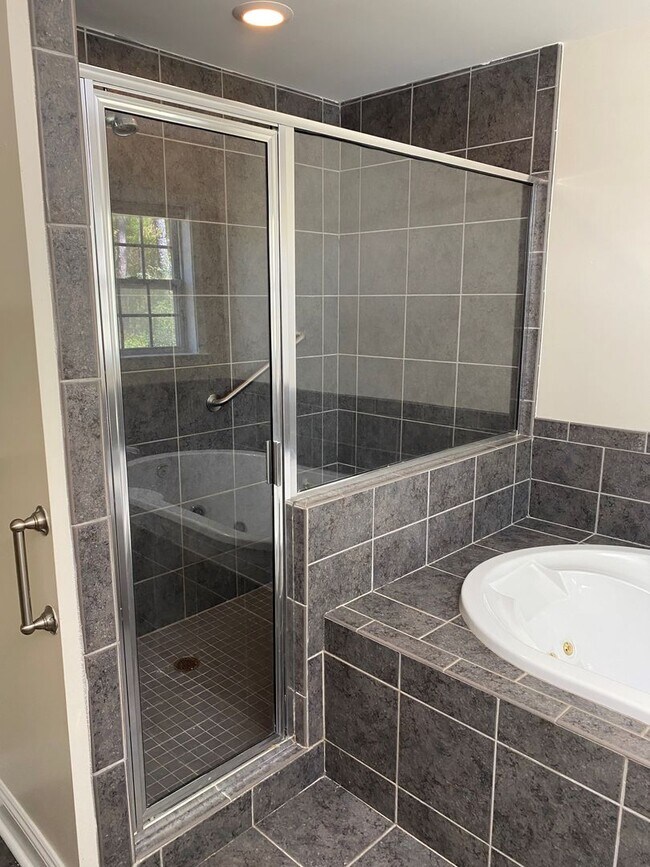 Building Photo - 4 bedroom/3 bathroom in Cypress Island community, minutes from Carolina Beach!