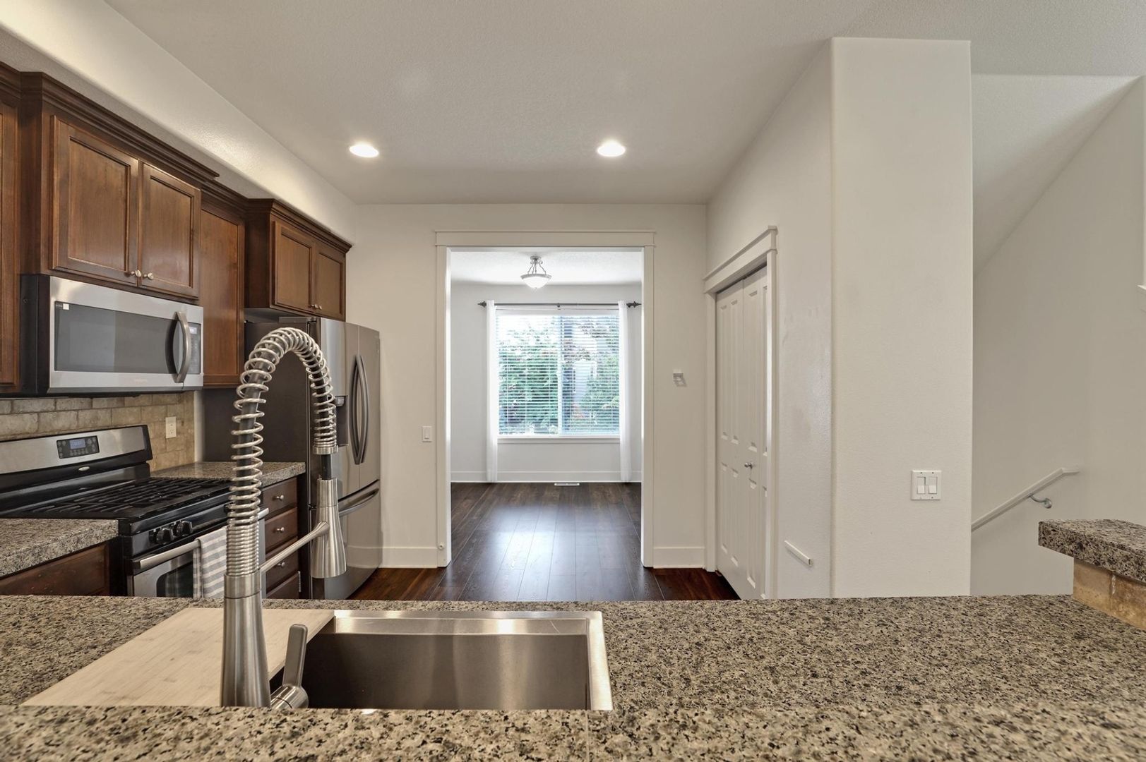 Building Photo - 10533 NE Avery Way