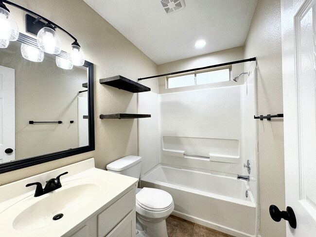 Building Photo - 831 Sagewood Trail