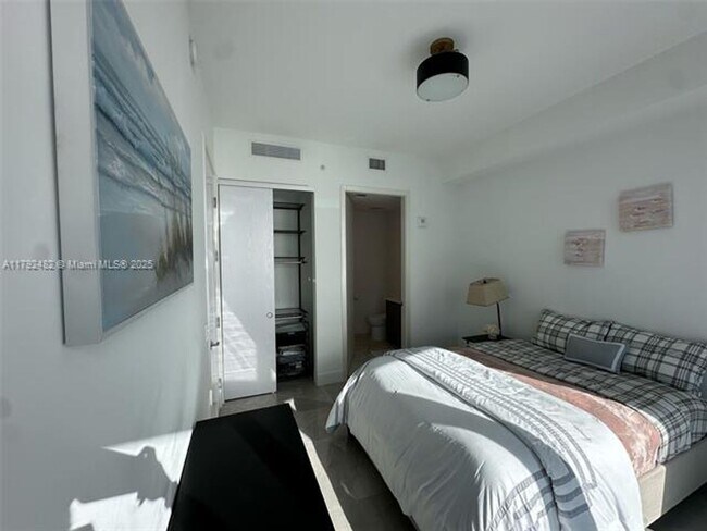 Building Photo - 17550 Collins Ave