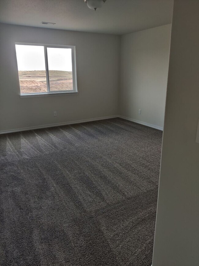 Building Photo - New Home in Enclaves - Close to Barnes Rd!