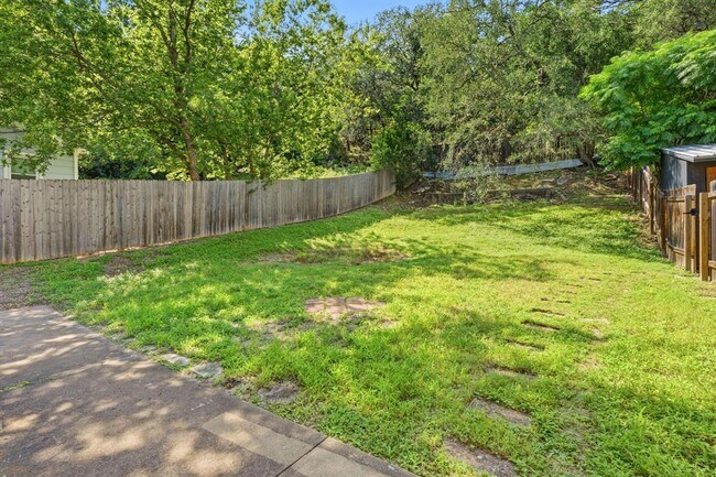 Building Photo - 2720 Oak Springs Dr