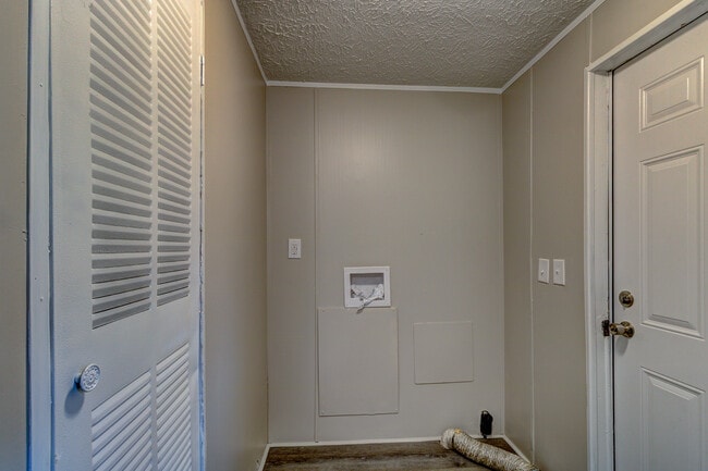 Building Photo - 3351 Appletree Ct
