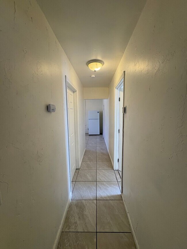 Building Photo - 4093