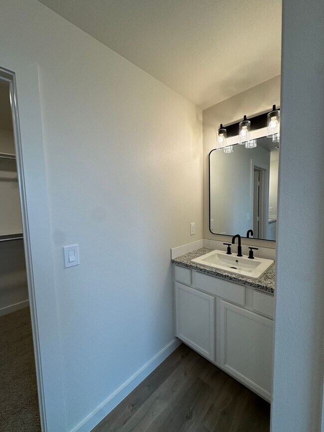 Building Photo - Fabulous Luxury Newer 2025 Build 3/2/2