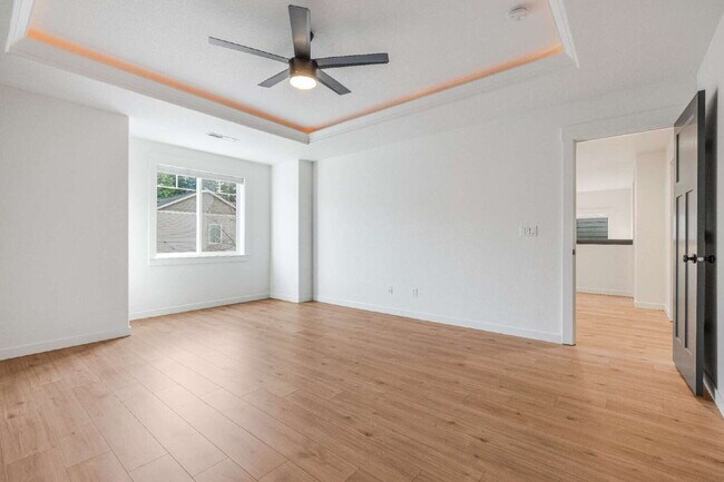 Building Photo - Beautifully Designed Home With Exceptional Space & Modern Comfort