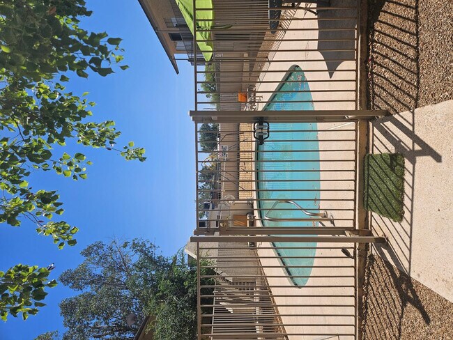 Building Photo - 1241 E Cinnabar Ave