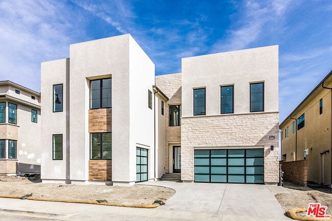 Building Photo - 11770 Hillsborough Ln