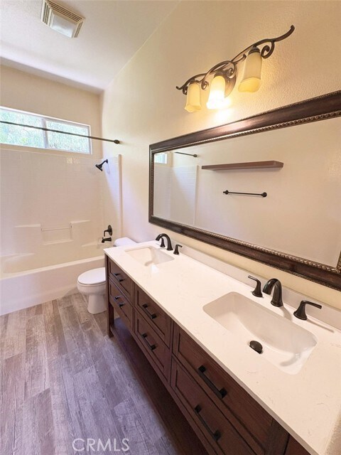 Building Photo - 5 Halcyon Ln