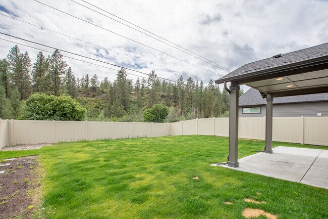 Building Photo - ***Half off 1st Full Month's Rent***Beauti...