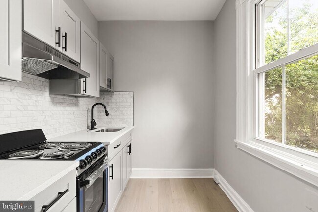 Primary Photo - 216 Collingdale Ave