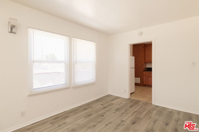 Building Photo - 5516 1/2 Cahuenga Blvd
