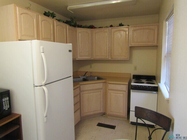 Building Photo - 4143 2 W Main St