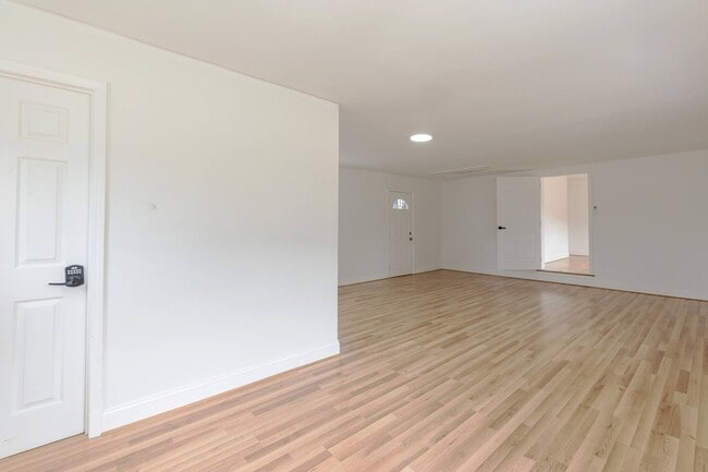 Building Photo - Huge Four Bedroom Home!