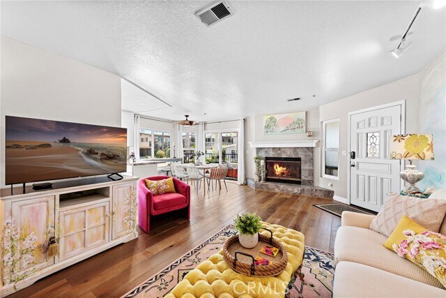 Building Photo - 210 Avenida Montalvo