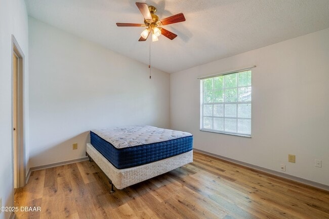 Building Photo - 1045 Amber Cir
