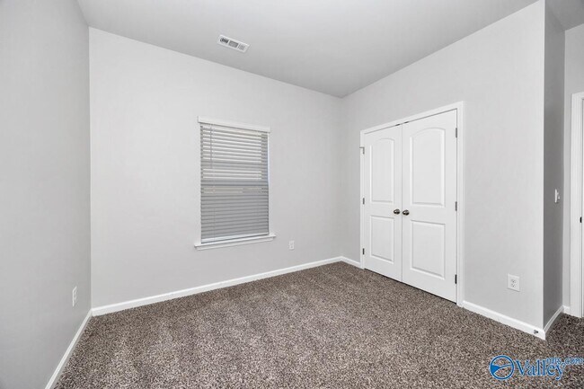 Building Photo - 157 High Leaf Dr